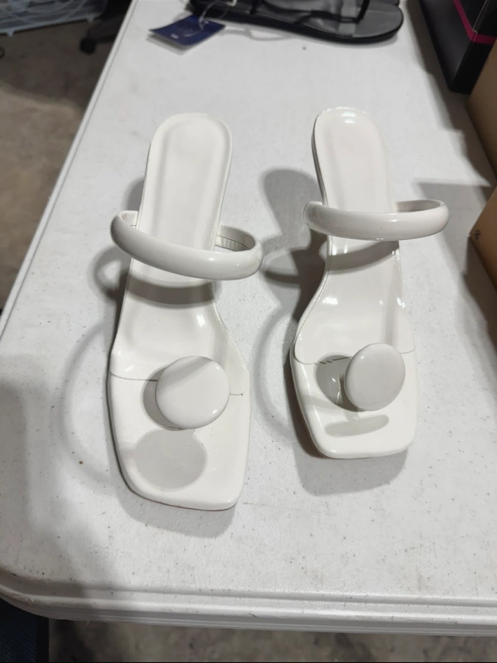 ❤️White Open-Toe Slide Sandals with Round Toe Accent